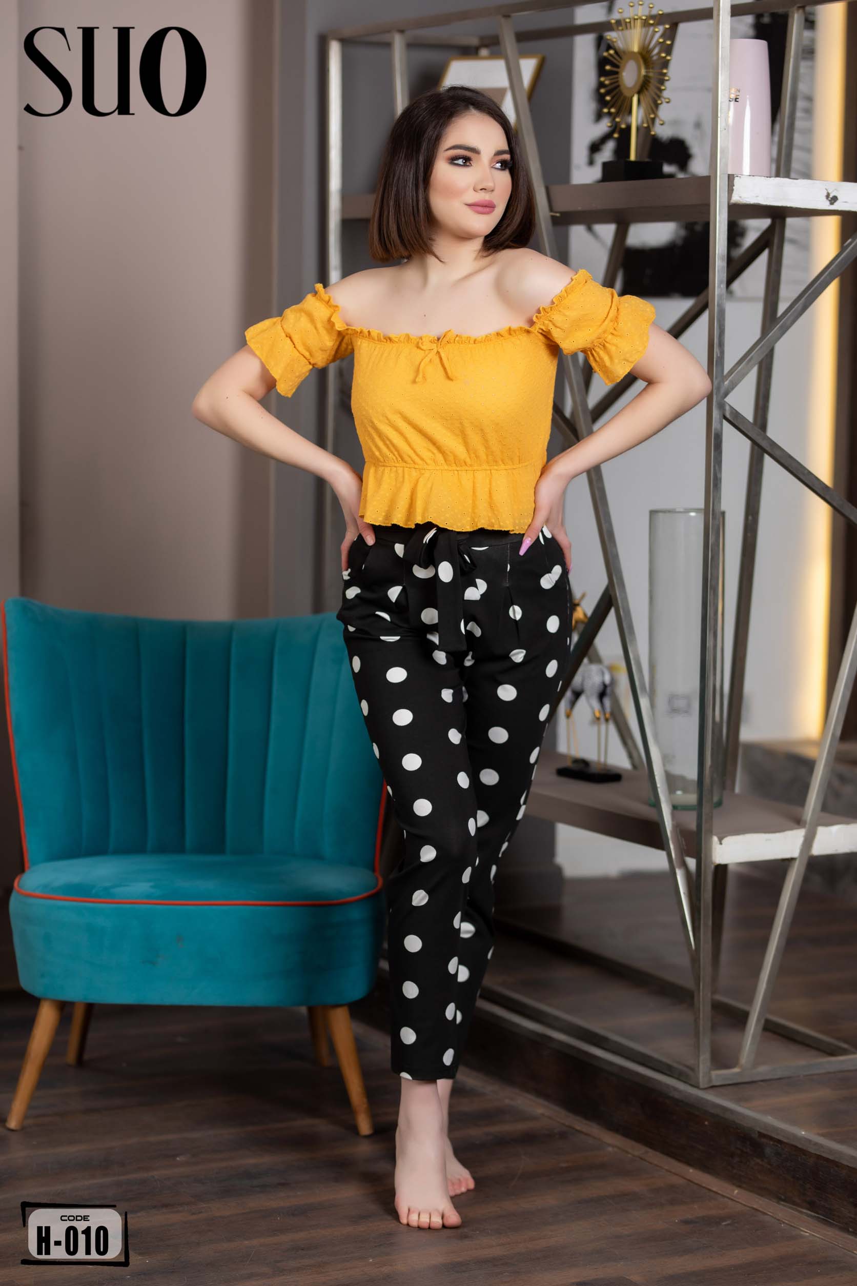 Pijama Set that Includes an Off Shoulder Top and Belted Pants