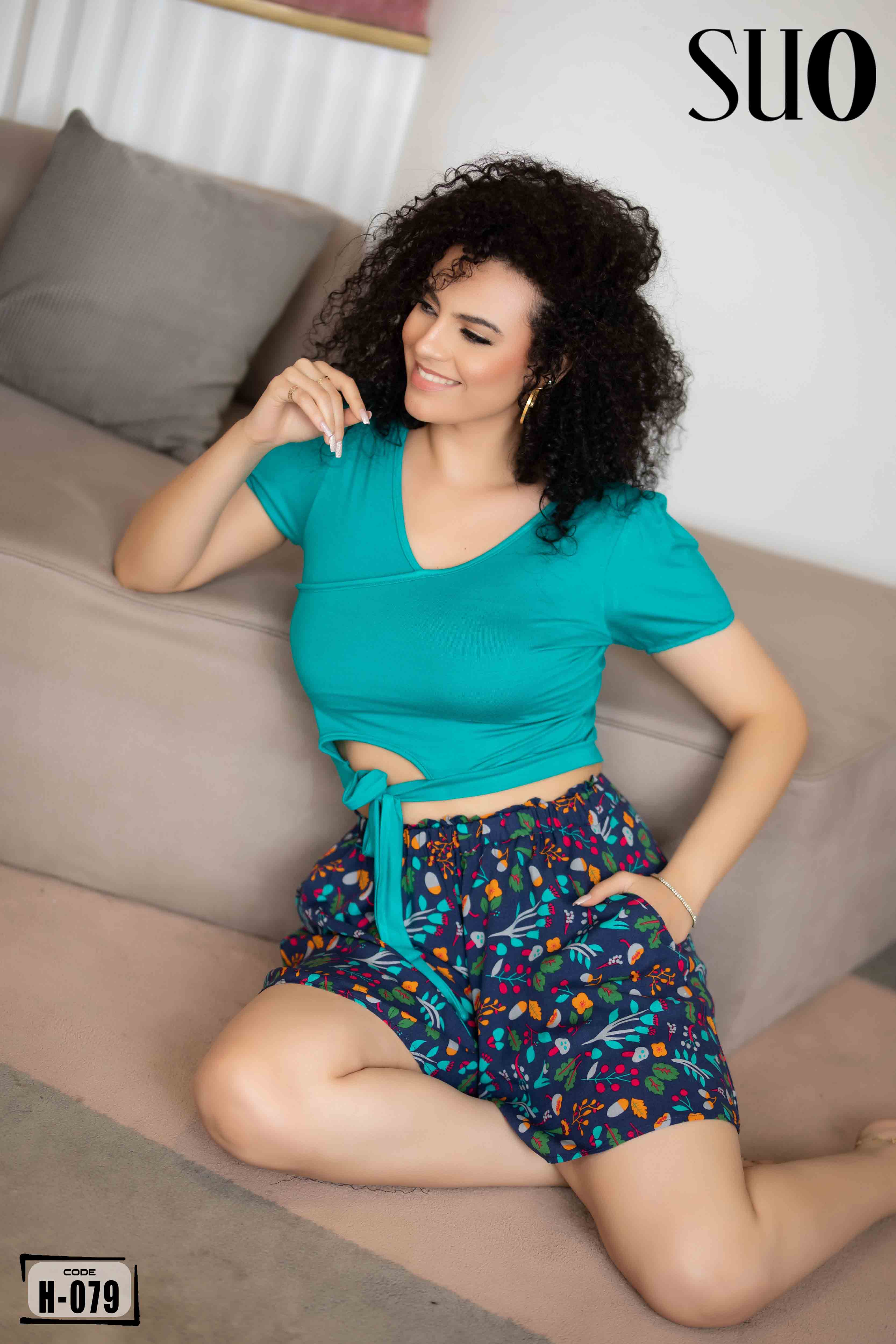 طقم تنورة قصيرة